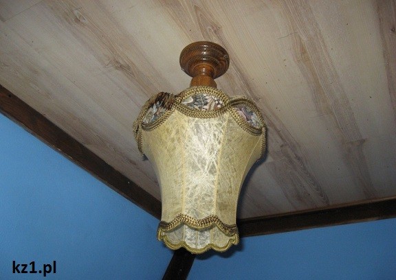 lampka w domu do góry nogami